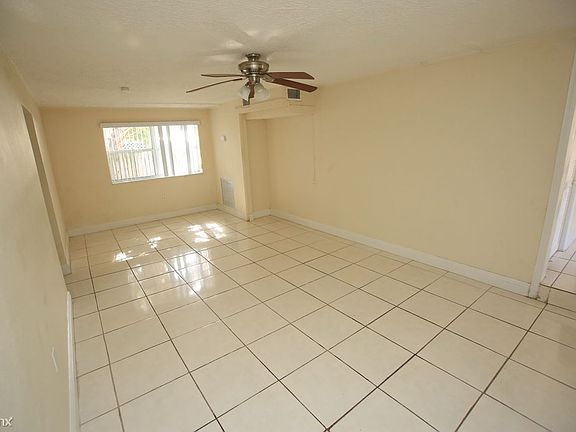 3rd image of 511 North Broadway