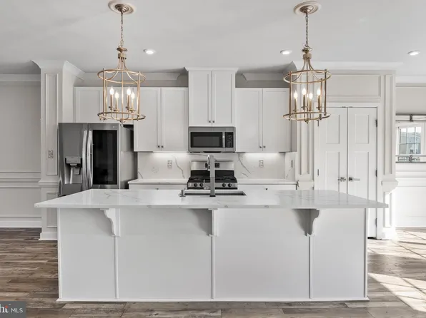 129 Nathan Dr, Riverton, NJ 08077