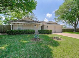 302 Capehill Dr, Webster, TX 77598