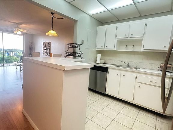 5th image of 1465 NE 123rd St APT 612