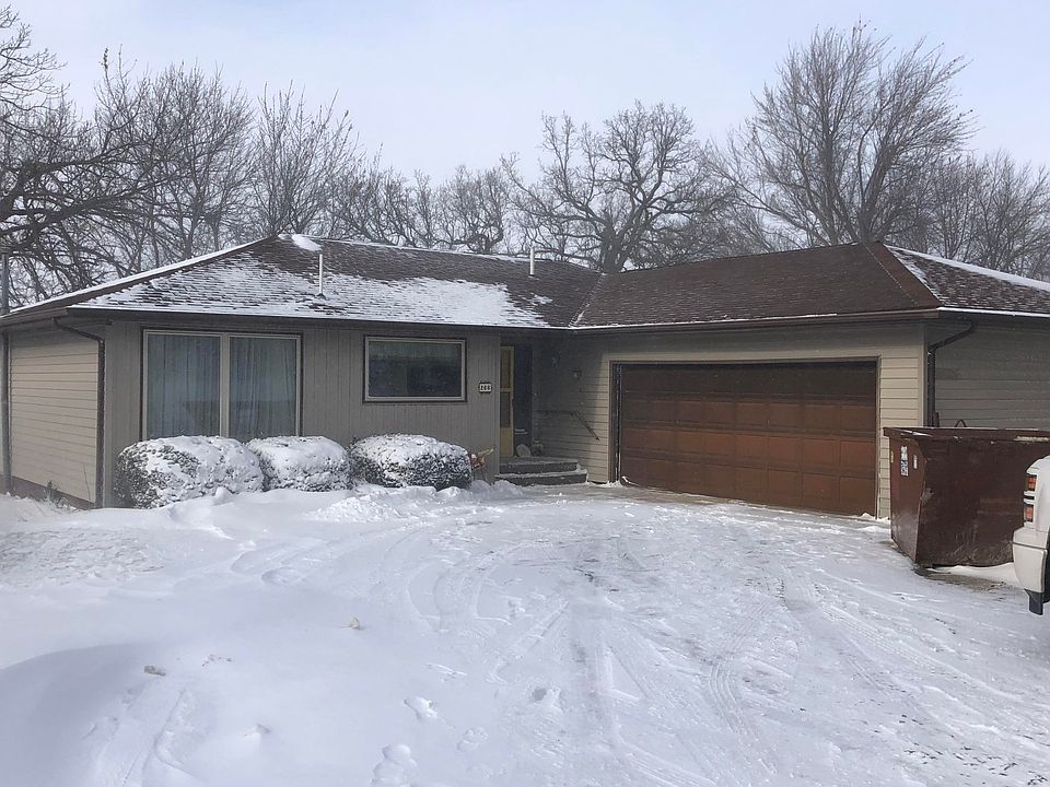 1st image of 266 Country Club Dr