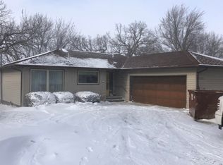 266 Country Club Dr, Lake Park, IA 51347