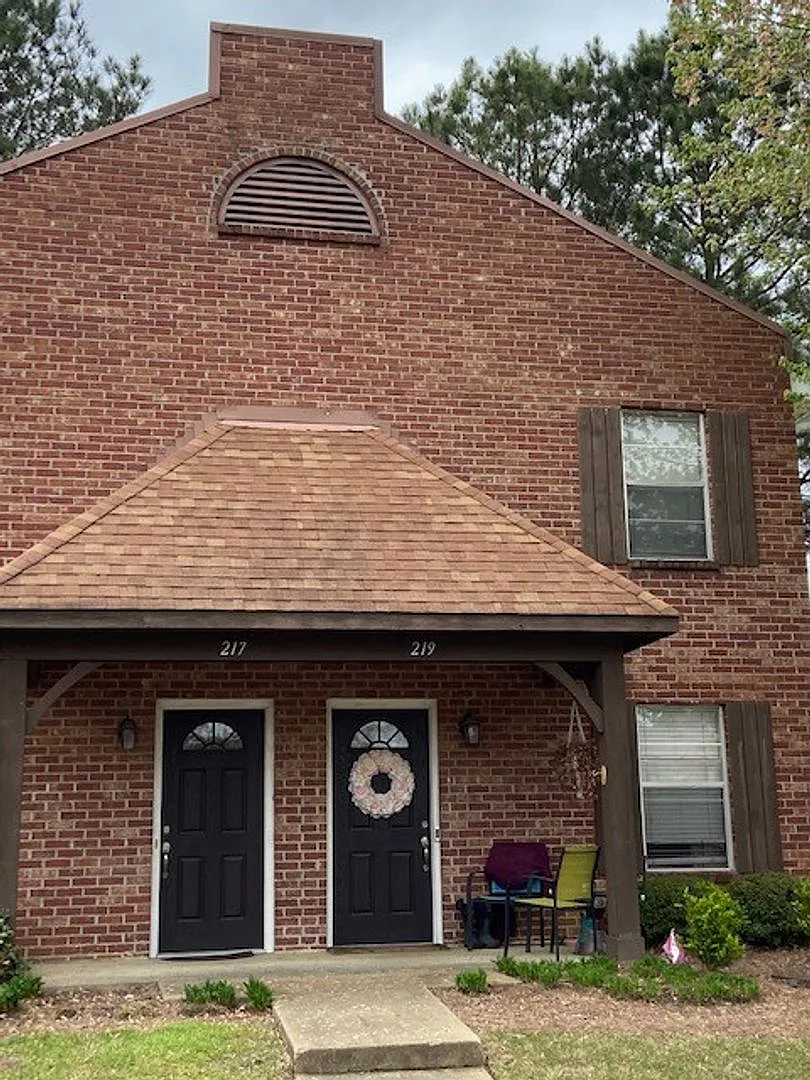 2br/2.5ba For Rent — Photo 1