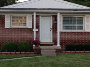 27350 Kelly Rd, Roseville, MI 48066