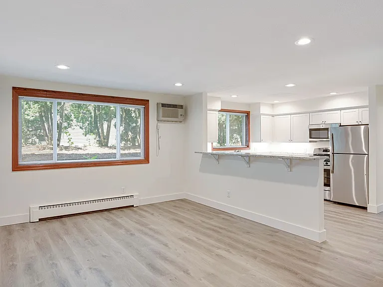 2407 Hampshire Ave — Photo 7