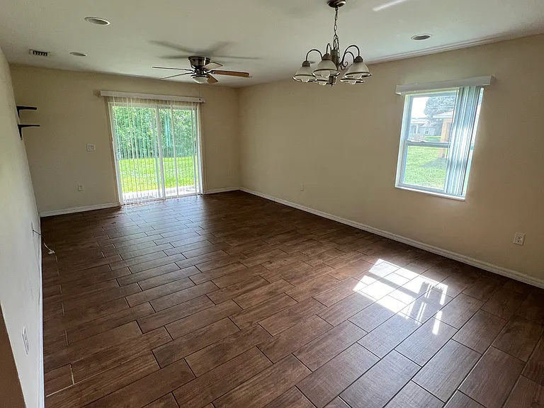 1624 Javier St SE #B — Photo 7