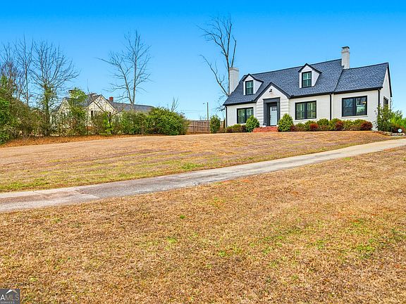 3rd image of 233 Lagrange St