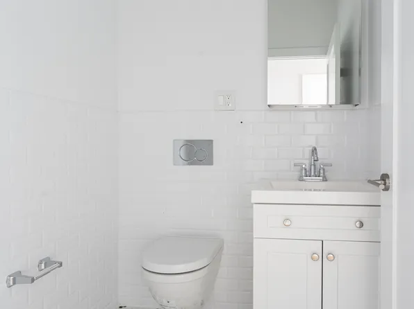 811 Walton Avenue image 8 of 10