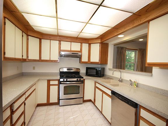 4th image of 9474 B Ave