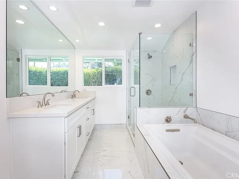 16973 Strawberry Dr — Photo 30