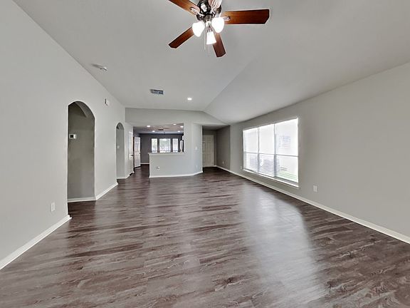 4th image of 19246 Lakota Dr
