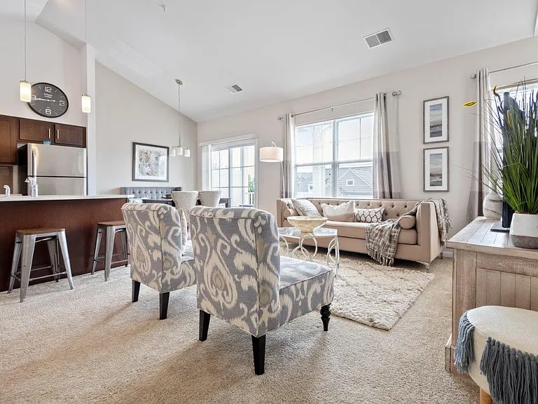 Union Square Apartment Homes — Photo 1