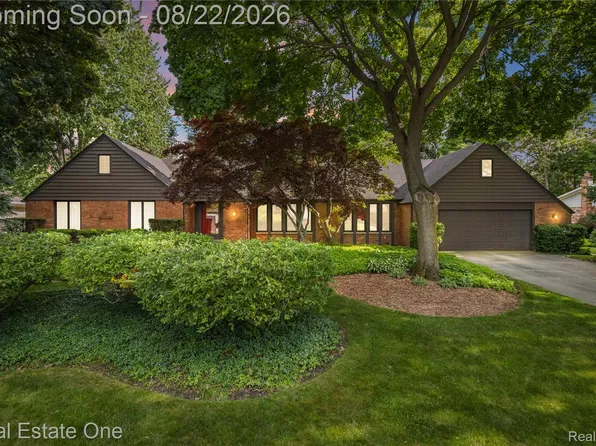 28330 E Blom Dr, Harrison Township, MI 48045