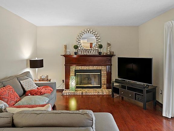3rd image of 5268 Hyde Park Dr