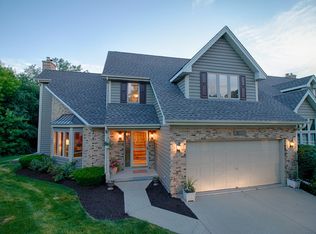 1N030 Prairie Path Ln, Winfield, IL 60190