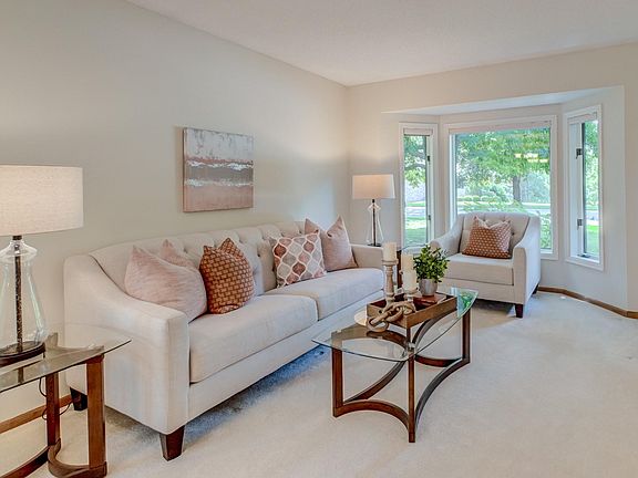 3rd image of 2201 Ferris Ln