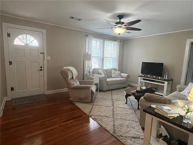 1828 Wycoff St — Photo 15