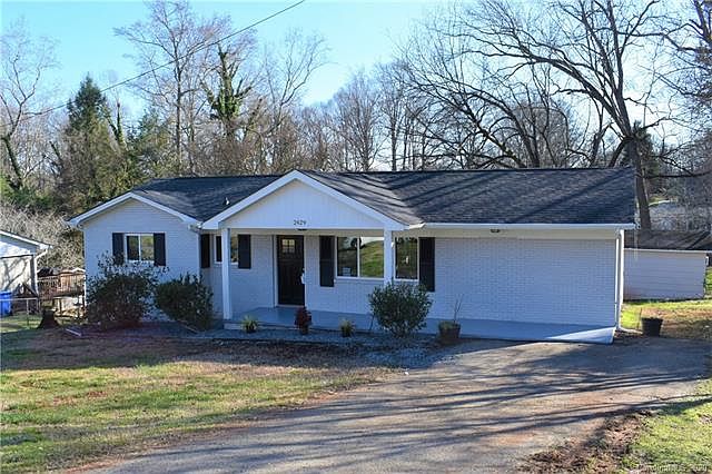 1st image of 2429 Lynn Dr