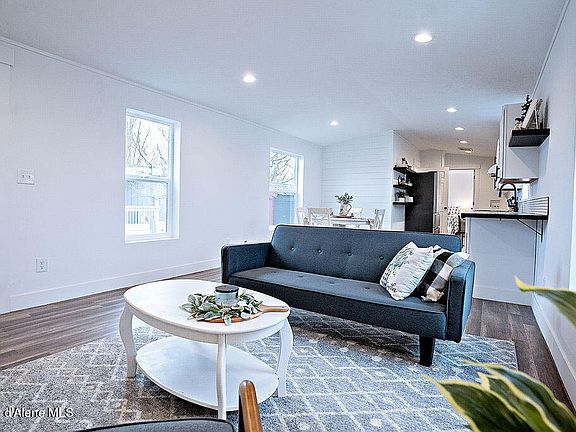 3rd image of 2304 W Pellinore Way