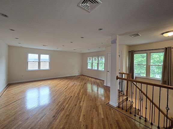 4th image of 46 Stobe Ave #1