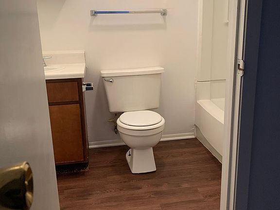 4th image of 404 Elias St APT 205
