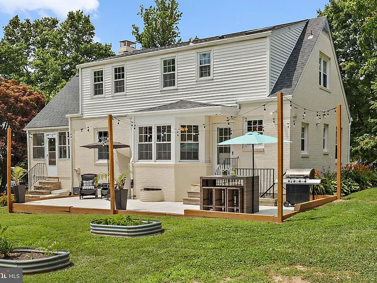 9223 Old Court Rd — Photo 60