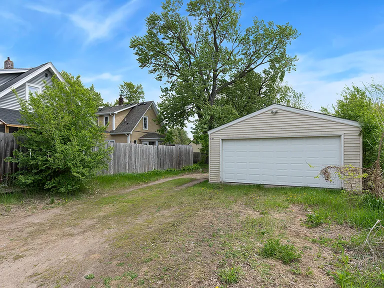 1053 Westminster St — Photo 18