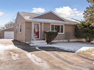 1726 Hyacinth Ave E, Saint Paul, MN 55106
