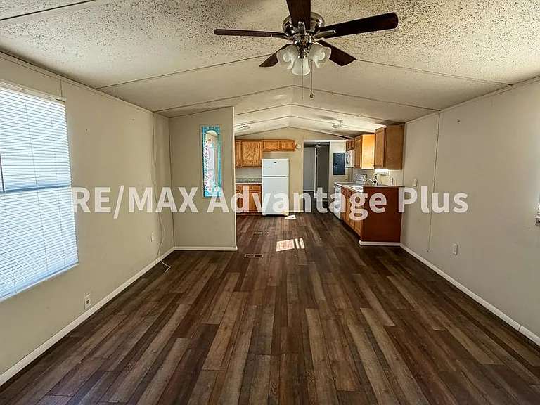 29 Oak Ln — Photo 2