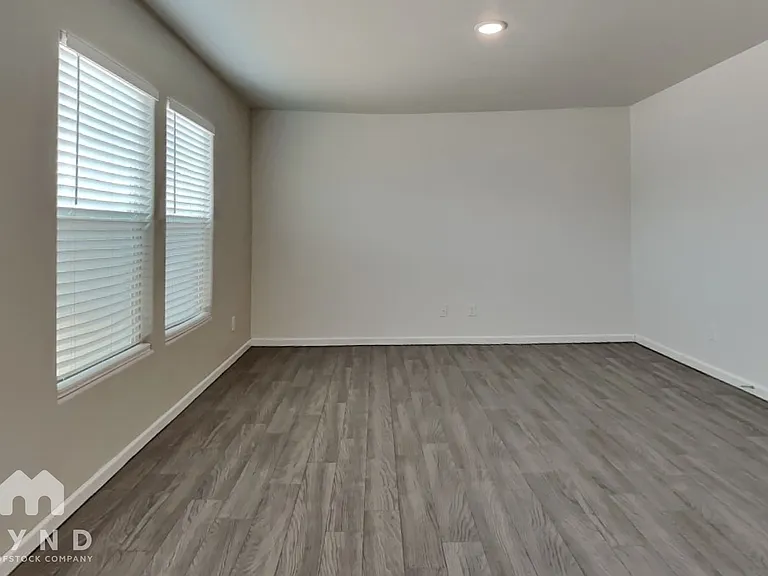 144 W Douglas Ave — Photo 5