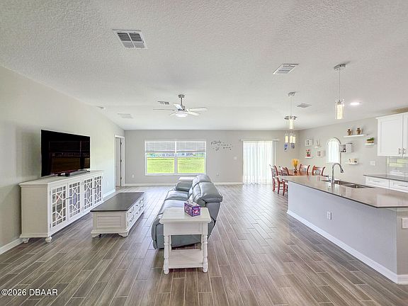5th image of 207 Winged Foot Ln