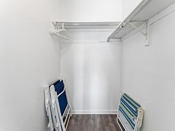 4th image of 124 E Austin Ave #6