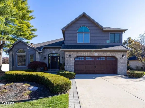 43852 Columbia Dr, Clinton Township, MI 48038