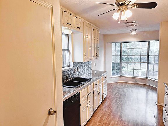 3rd image of 2108 Scarlet Oak Dr