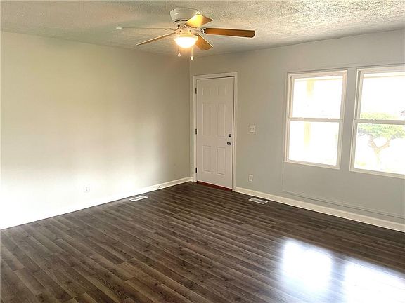 4th image of 3726 Wellington Ave