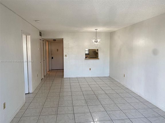 5th image of 950 Euclid Ave APT 208