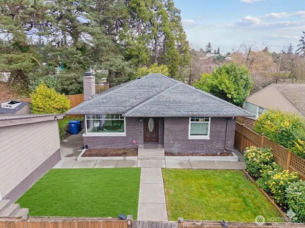 8250 Corliss Avenue N, Seattle, WA 98103