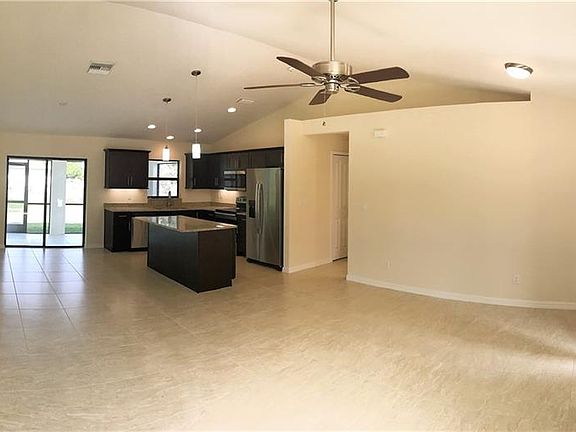 3rd image of 620 SE 12th Ave