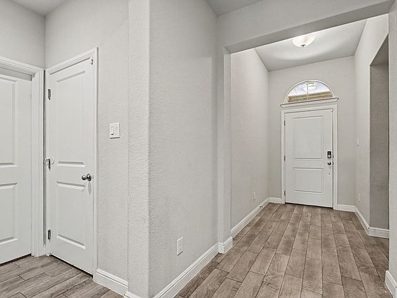 3rd image of 540 Dunmore Dr