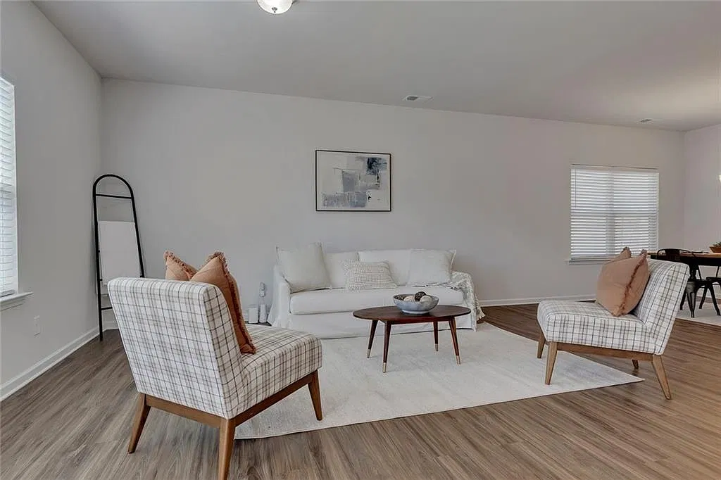 4 bed, 2.5 bath, 2220 sqft, $2,350 — Photo 3