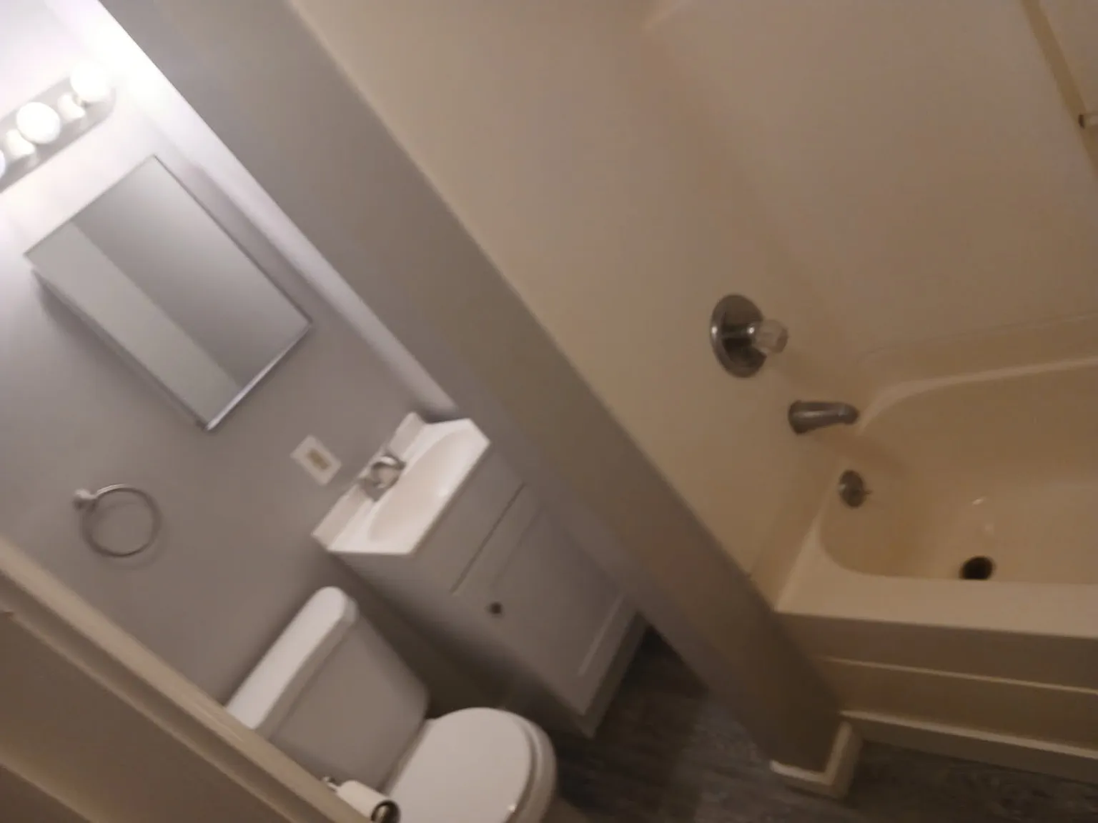 725 East Monroe Street Apt 7 - 7 — Photo 2