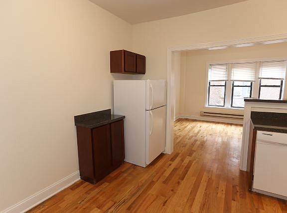 5th image of 3827 N Fremont St #W4