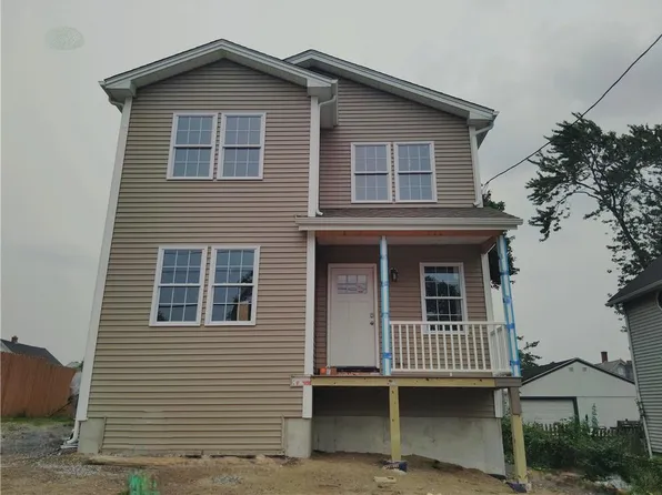 27 Hoppin Ave E, Providence, RI 02915