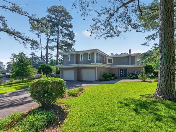 800 Oriole Dr, Virginia Beach, VA 23451