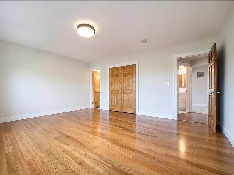 24-25 43rd St #3 — Photo 9