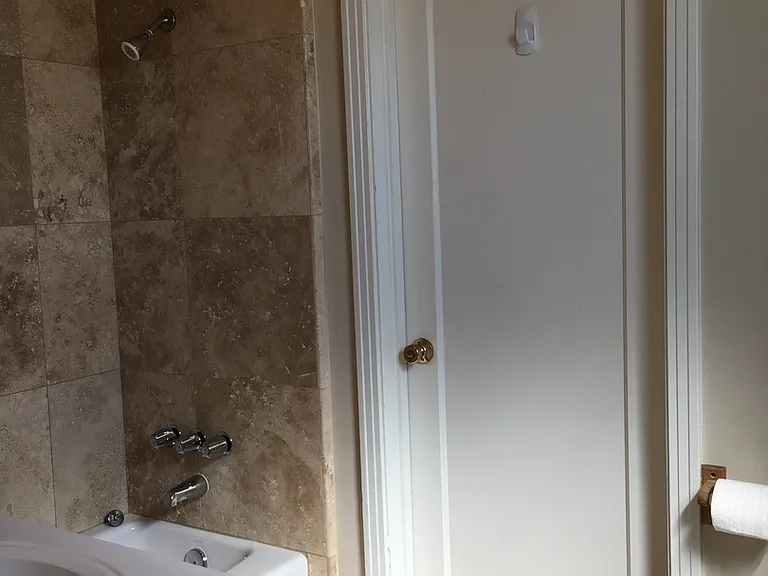 10327 Linden Ave — Photo 6
