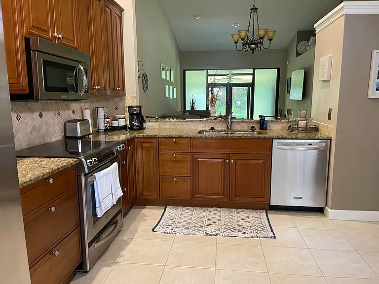 Full kitchen, ready to cook
