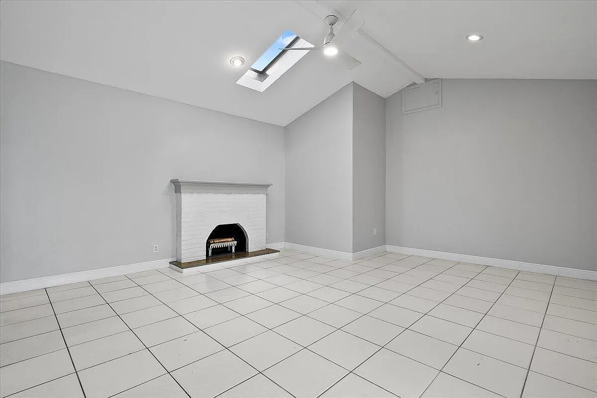 1 bed, 1.0 bath, 705 sqft, $2,050 — Photo 3