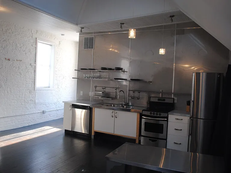 115 S 8th St #203 — Photo 3