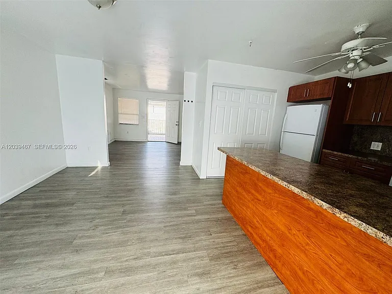 215 NW 35th Ave #UP — Photo 9
